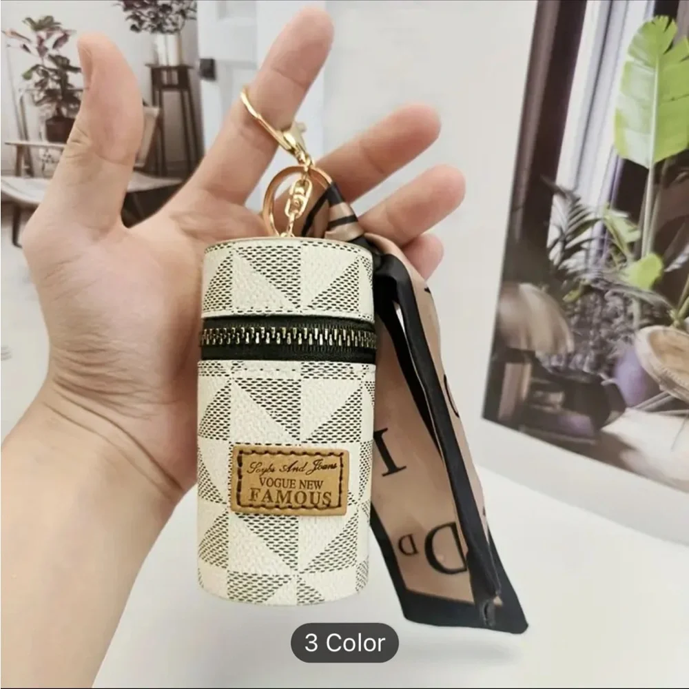 NWT windmill pattern bucket bag key chain/purse